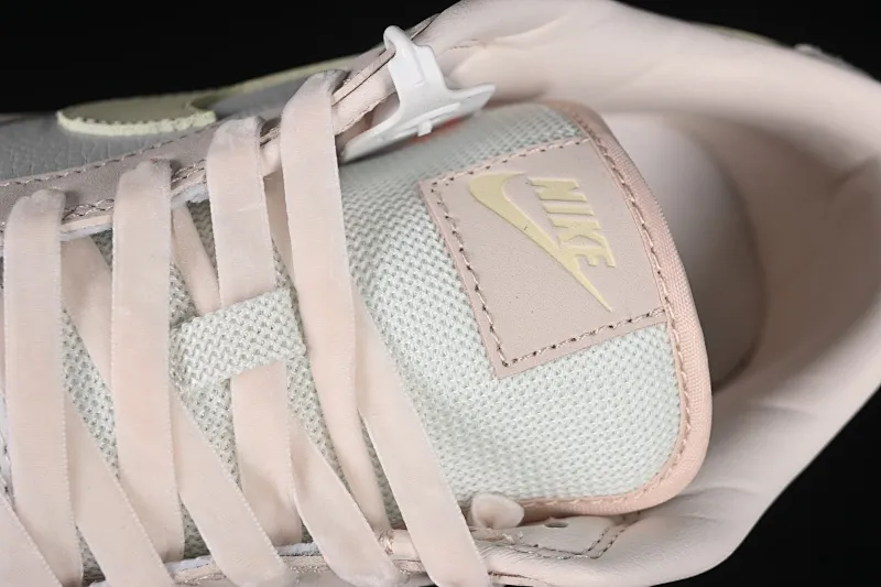All categories Nk SB Dunk series Nk SB Dunk Low low-top sneakers Nk SB Dunk Low white light pink SB low-top casual sneakers FB7901-601